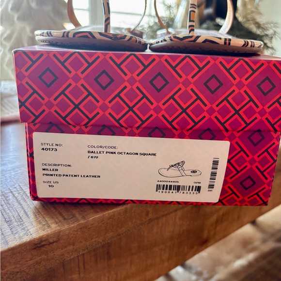 Stylish Geometric Patterned Sandals - Picture 2 of 13